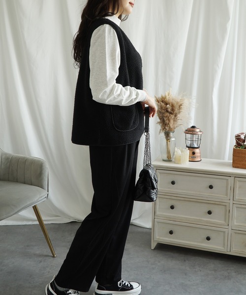 aimoha（アイモハ）の「ポケット付きボアベスト（ベスト・レディース・グレー/ブラック/ライトベージュ・FREE）」の13枚目の写真