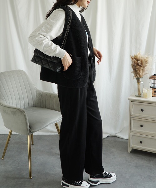 aimoha（アイモハ）の「ポケット付きボアベスト（ベスト・レディース・グレー/ブラック/ライトベージュ・FREE）」の14枚目の写真