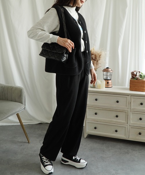 aimoha（アイモハ）の「ポケット付きボアベスト（ベスト・レディース・グレー/ブラック/ライトベージュ・FREE）」の16枚目の写真