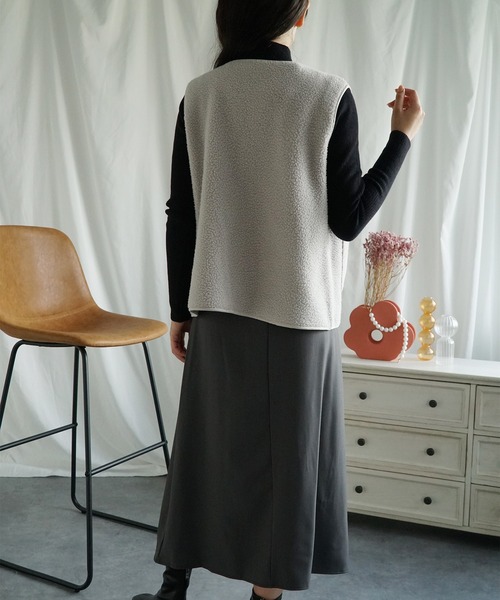 aimoha（アイモハ）の「ポケット付きボアベスト（ベスト・レディース・グレー/ブラック/ライトベージュ・FREE）」の22枚目の写真