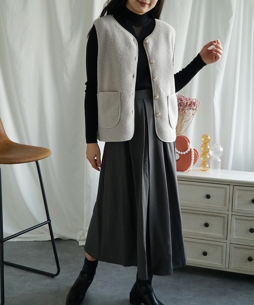 aimoha（アイモハ）の「ポケット付きボアベスト（ベスト・レディース・グレー/ブラック/ライトベージュ・FREE）」の20枚目の写真