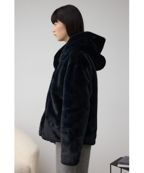 AZUL by moussy（アズールバイマウジー）の「フラッフィーフェイクファーブルゾン（ブルゾン・レディース・アイボリー/ブラック/ライトグレー・SMALL/MEDIUM）」の8枚目の写真