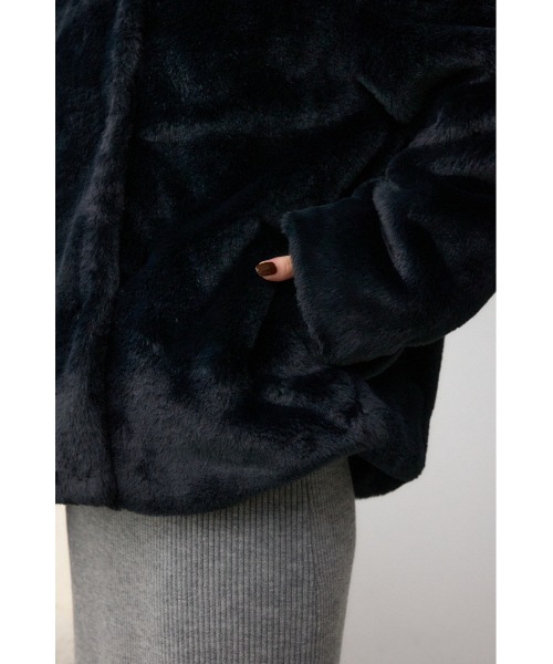 AZUL by moussy（アズールバイマウジー）の「フラッフィーフェイクファーブルゾン（ブルゾン・レディース・アイボリー/ブラック/ライトグレー・SMALL/MEDIUM）」の14枚目の写真