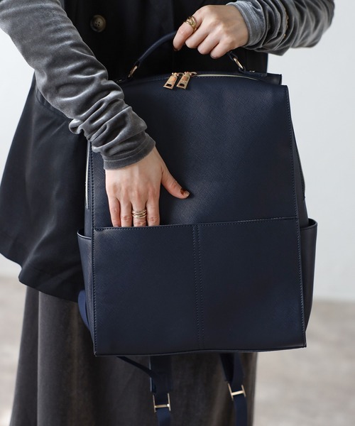 GUSCIO（グッシオ）の「【グッシオゴールドラベル】　スクエアリュック　ビジネス　A4（ビジネスバッグ・レディース・ネイビー/ベージュ/ブラック・FREE）」の10枚目の写真