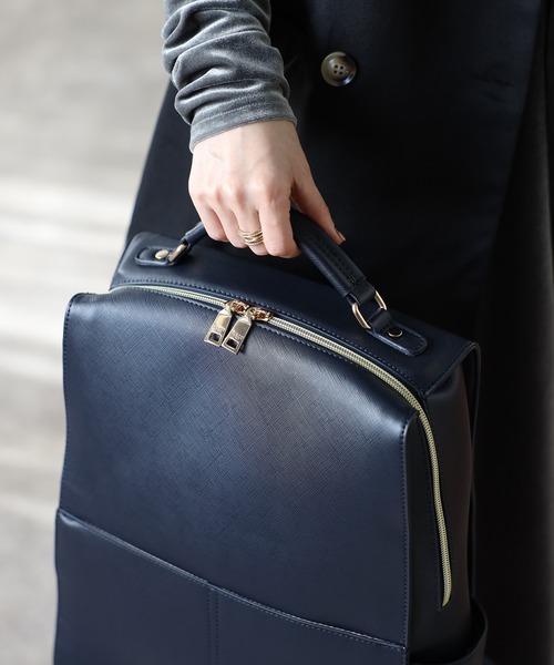 GUSCIO（グッシオ）の「【グッシオゴールドラベル】　スクエアリュック　ビジネス　A4（ビジネスバッグ・レディース・ネイビー/ベージュ/ブラック・FREE）」の12枚目の写真