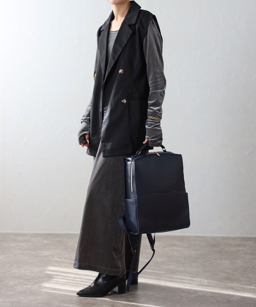 GUSCIO（グッシオ）の「【グッシオゴールドラベル】　スクエアリュック　ビジネス　A4（ビジネスバッグ・レディース・ネイビー/ベージュ/ブラック・FREE）」の15枚目の写真