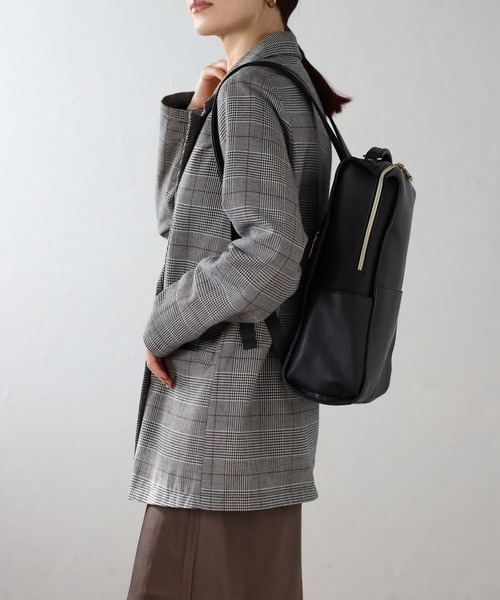 GUSCIO（グッシオ）の「【グッシオゴールドラベル】　スクエアリュック　ビジネス　A4（ビジネスバッグ・レディース・ネイビー/ベージュ/ブラック・FREE）」の18枚目の写真