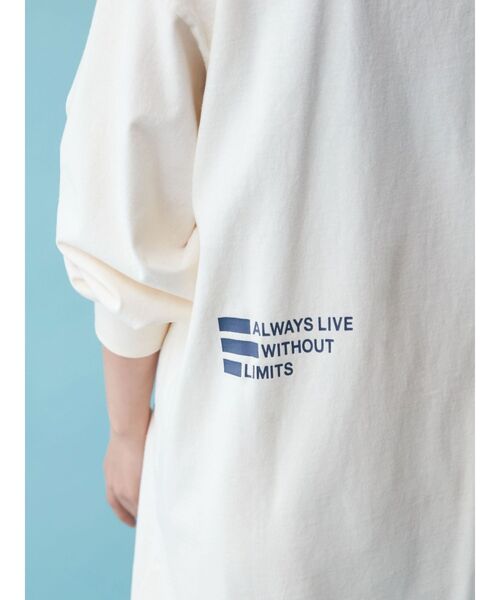 Ungrid（アングリッド）の「【UNISEX/ユニセックス】ヴィンテージウォッシュロゴロングスリーブTee（Tシャツ/カットソー・レディース・ブルー/オレンジ/アイボリー/パープル/ネイビー・SMALL/MEDIUM）」の22枚目の写真