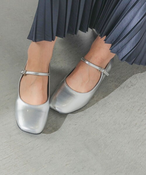 BEAMS HEART(ビームスハート)の「メリージェーン スクエアトゥパンプス(22.5~24.5cm)(パンプス・レディース・シルバー/その他/ブラック・LARGE/MEDIUM/SMALL)」の4枚目の写真