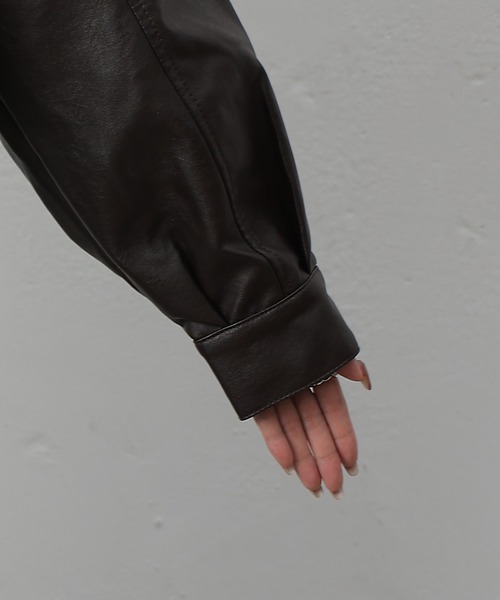 COLONY 2139（コロニートゥーワンスリーナイン）の「フェイクレザーショートブルゾン（ライダースジャケット・レディース・ブラウン/ブラック/アイボリー・FREE）」の15枚目の写真