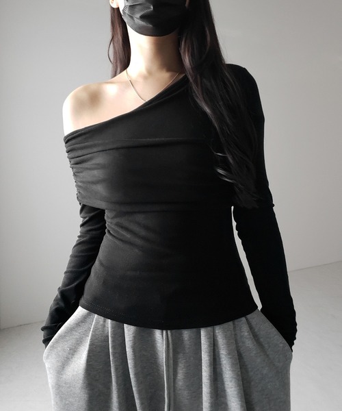 me+em select（ミームセレクト）の「※※【 ２color ／ 裏起毛 】ワンショルダードレープギャザースリムトップス ／ One-shoulder draped gather slim tops（Tシャツ/カットソー・レディース・ブラック/ホワイト・FREE）」の19枚目の写真