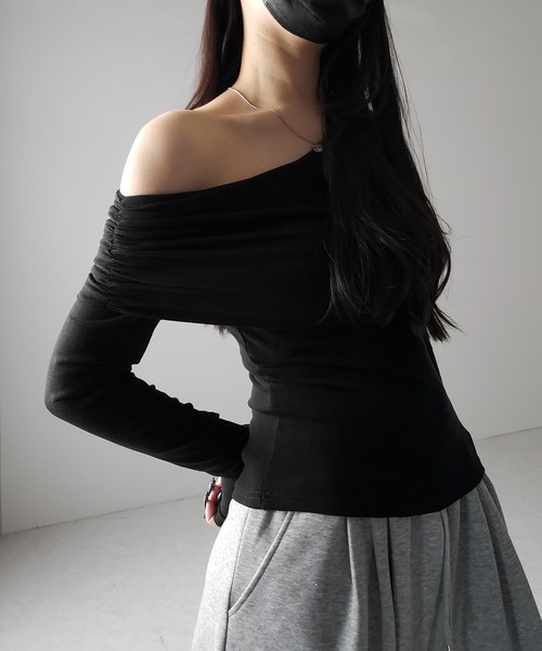 me+em select（ミームセレクト）の「※※【 ２color ／ 裏起毛 】ワンショルダードレープギャザースリムトップス ／ One-shoulder draped gather slim tops（Tシャツ/カットソー・レディース・ブラック/ホワイト・FREE）」の20枚目の写真