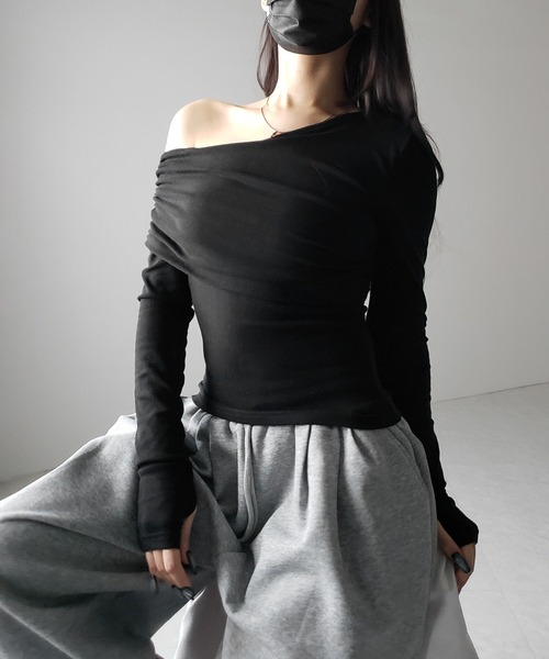 me+em select（ミームセレクト）の「※※【 ２color ／ 裏起毛 】ワンショルダードレープギャザースリムトップス ／ One-shoulder draped gather slim tops（Tシャツ/カットソー・レディース・ブラック/ホワイト・FREE）」の22枚目の写真