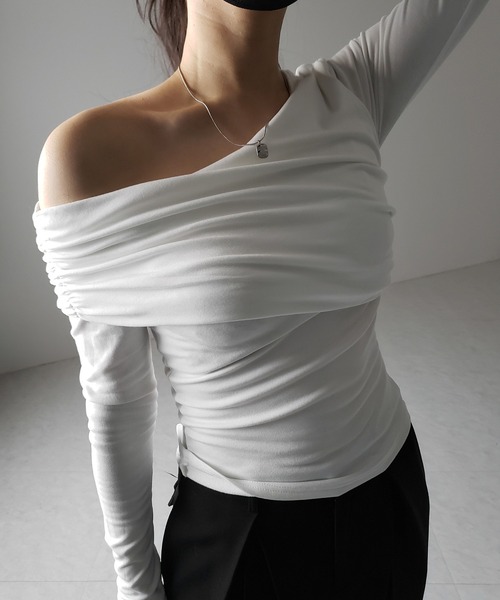 me+em select（ミームセレクト）の「※※【 ２color ／ 裏起毛 】ワンショルダードレープギャザースリムトップス ／ One-shoulder draped gather slim tops（Tシャツ/カットソー・レディース・ブラック/ホワイト・FREE）」の8枚目の写真