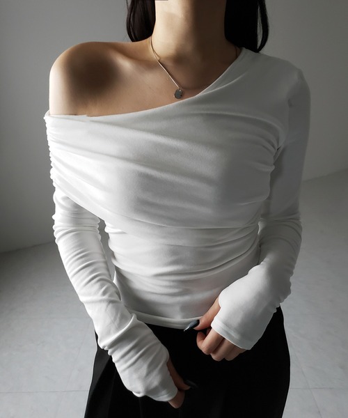 me+em select（ミームセレクト）の「※※【 ２color ／ 裏起毛 】ワンショルダードレープギャザースリムトップス ／ One-shoulder draped gather slim tops（Tシャツ/カットソー・レディース・ブラック/ホワイト・FREE）」の6枚目の写真