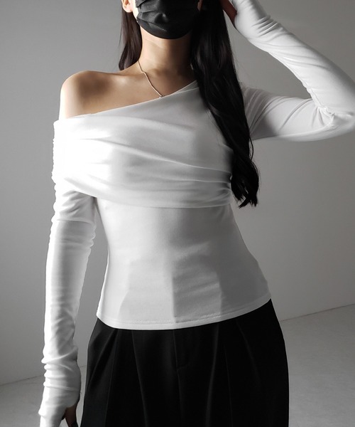 me+em select（ミームセレクト）の「※※【 ２color ／ 裏起毛 】ワンショルダードレープギャザースリムトップス ／ One-shoulder draped gather slim tops（Tシャツ/カットソー・レディース・ブラック/ホワイト・FREE）」の13枚目の写真