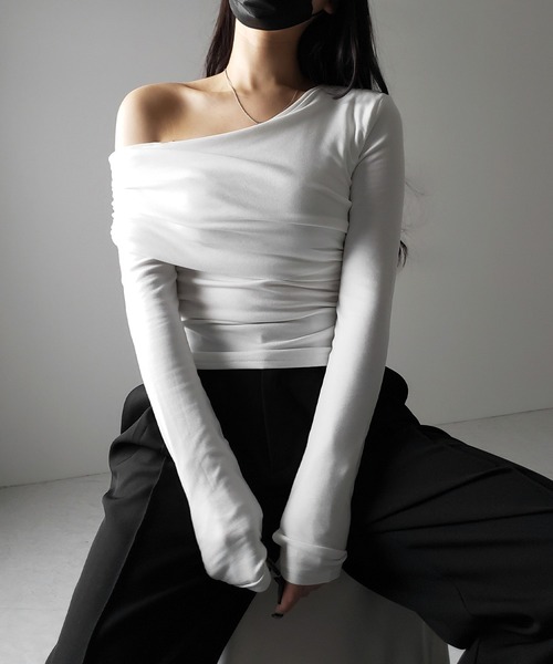 me+em select（ミームセレクト）の「※※【 ２color ／ 裏起毛 】ワンショルダードレープギャザースリムトップス ／ One-shoulder draped gather slim tops（Tシャツ/カットソー・レディース・ブラック/ホワイト・FREE）」の12枚目の写真