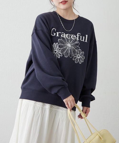 continuer de NICE CLAUP（コンティニューデナイスクラップ）の「裏起毛フラワー刺繍スウェット（スウェット・レディース・オートミール/スミクロ/ネイビー/オフホワイト・FREE）」の2枚目の写真