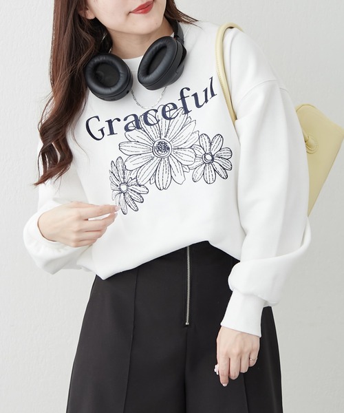 continuer de NICE CLAUP（コンティニューデナイスクラップ）の「裏起毛フラワー刺繍スウェット（スウェット・レディース・オートミール/スミクロ/ネイビー/オフホワイト・FREE）」の3枚目の写真