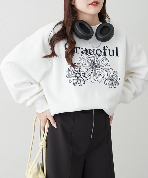 continuer de NICE CLAUP（コンティニューデナイスクラップ）の「裏起毛フラワー刺繍スウェット（スウェット・レディース・オートミール/スミクロ/ネイビー/オフホワイト・FREE）」の12枚目の写真