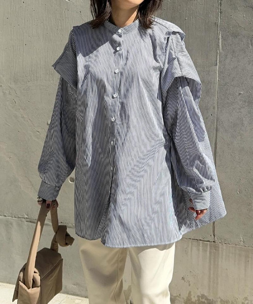 aquagarage（アクアガレージ）の「ショルダータックドレープシャツ（シャツ/ブラウス・レディース・オフホワイト/ストライプ・M）」の11枚目の写真