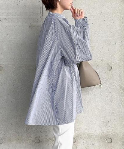 aquagarage（アクアガレージ）の「ショルダータックドレープシャツ（シャツ/ブラウス・レディース・オフホワイト/ストライプ・M）」の13枚目の写真