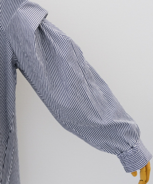 aquagarage（アクアガレージ）の「ショルダータックドレープシャツ（シャツ/ブラウス・レディース・オフホワイト/ストライプ・M）」の16枚目の写真