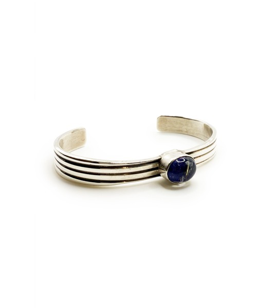 Indian Jewelry(インディアンジュエリー)の「THEATER シアター オーバルシェイプセンタークオーツストーン4ラインシルバーバングル Made in USA(バングル/リストバンド・メンズ・シルバー・FREE)」の1枚目の写真