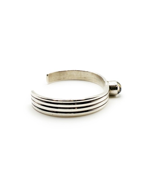 Indian Jewelry(インディアンジュエリー)の「THEATER シアター オーバルシェイプセンタークオーツストーン4ラインシルバーバングル Made in USA(バングル/リストバンド・メンズ・シルバー・FREE)」の3枚目の写真