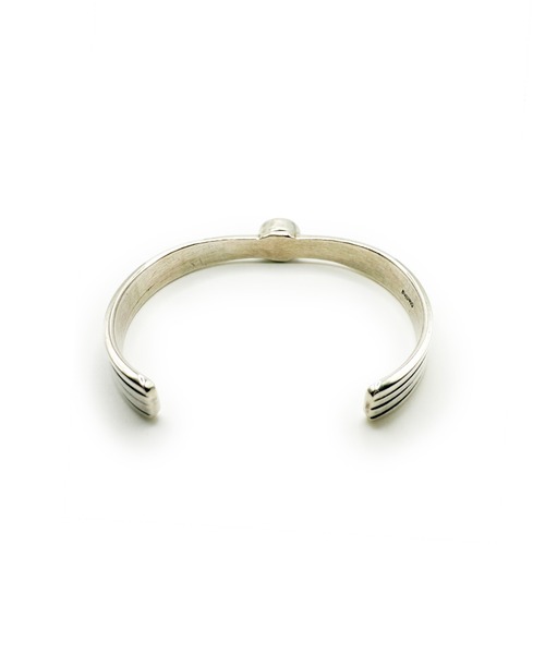 Indian Jewelry(インディアンジュエリー)の「THEATER シアター オーバルシェイプセンタークオーツストーン4ラインシルバーバングル Made in USA(バングル/リストバンド・メンズ・シルバー・FREE)」の4枚目の写真