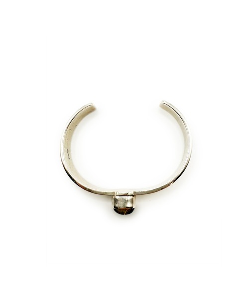 Indian Jewelry(インディアンジュエリー)の「THEATER シアター オーバルシェイプセンタークオーツストーン4ラインシルバーバングル Made in USA(バングル/リストバンド・メンズ・シルバー・FREE)」の5枚目の写真