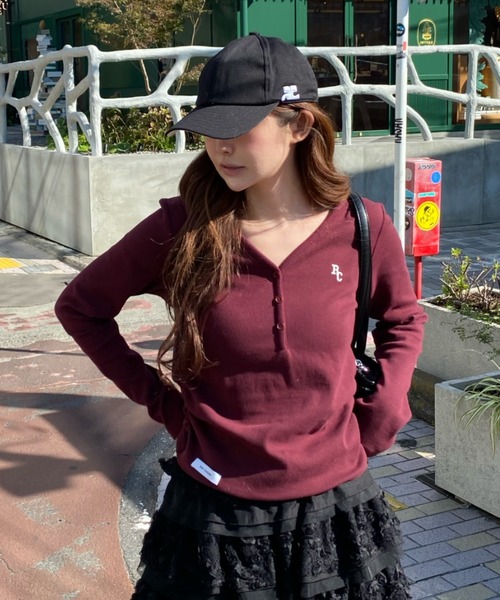 RAY CASSIN（レイカズン）の「【リバイバル/7色展開】Vネックヘンリー胸刺繍ロングTシャツ（Tシャツ/カットソー・レディース・グリーン/ネイビー/グレー/アイボリー/ホワイト系その他/ブラック/グレー系その他2/レッド系その他2/ブラウン・FREE）」の9枚目の写真