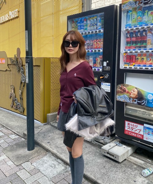 RAY CASSIN（レイカズン）の「【リバイバル/7色展開】Vネックヘンリー胸刺繍ロングTシャツ（Tシャツ/カットソー・レディース・グリーン/ネイビー/グレー/アイボリー/ホワイト系その他/ブラック/グレー系その他2/レッド系その他2/ブラウン・FREE）」の16枚目の写真