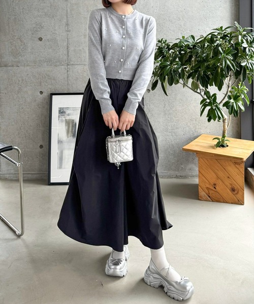 CLEAR BASIC（クリアベーシック）の「パールデザインニットカーディガン[大人 フェミニン オフィスカジュアル 着回し抜群]≪SS新作≫（カーディガン/ボレロ・レディース・アイボリー/ネイビー/ライトピンク/グレー・F）」の5枚目の写真