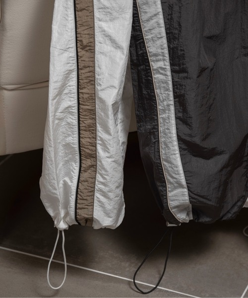 lawgy（ラウジー）の「shaka shaka line pants / シャカシャカラインパンツ（その他パンツ・レディース・グレー/ホワイト・FREE）」の3枚目の写真