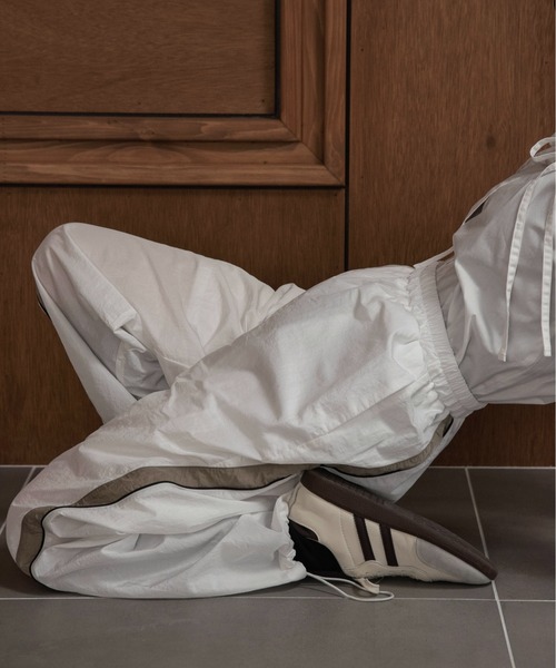 lawgy（ラウジー）の「shaka shaka line pants / シャカシャカラインパンツ（その他パンツ・レディース・グレー/ホワイト・FREE）」の7枚目の写真