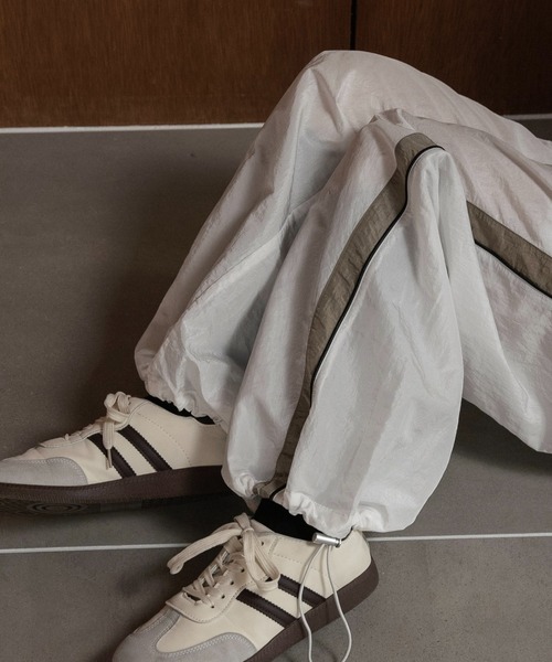 lawgy（ラウジー）の「shaka shaka line pants / シャカシャカラインパンツ（その他パンツ・レディース・グレー/ホワイト・FREE）」の8枚目の写真