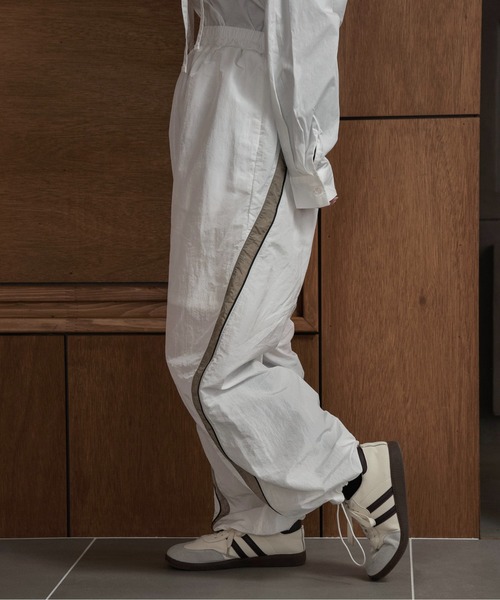 lawgy（ラウジー）の「shaka shaka line pants / シャカシャカラインパンツ（その他パンツ・レディース・グレー/ホワイト・FREE）」の6枚目の写真