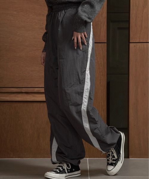 lawgy（ラウジー）の「shaka shaka line pants / シャカシャカラインパンツ（その他パンツ・レディース・グレー/ホワイト・FREE）」の13枚目の写真