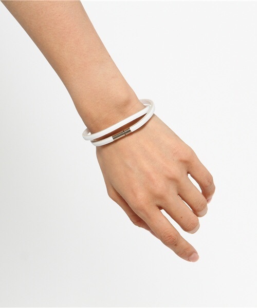 チャイハネ（チャイハネ）の「【チャイハネ】カラーレザーブレスレット（ブレスレット・レディース・シルバー/ゴールド/ブラウン/レッド/ホワイト/ブラック・FREE）」の2枚目の写真