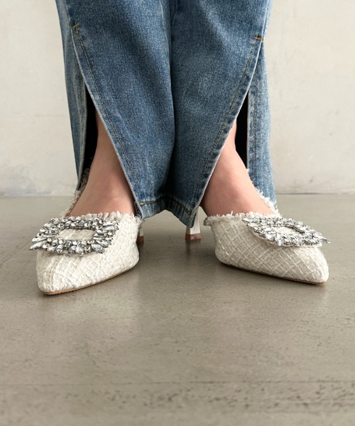 MYMOOD.(マイムード)の「ポンテッドトゥ ツイードパンプス ビジューパンプス(パンプス・レディース・アイボリー/ブラック・23.5cm/24.5cm)」の7枚目の写真