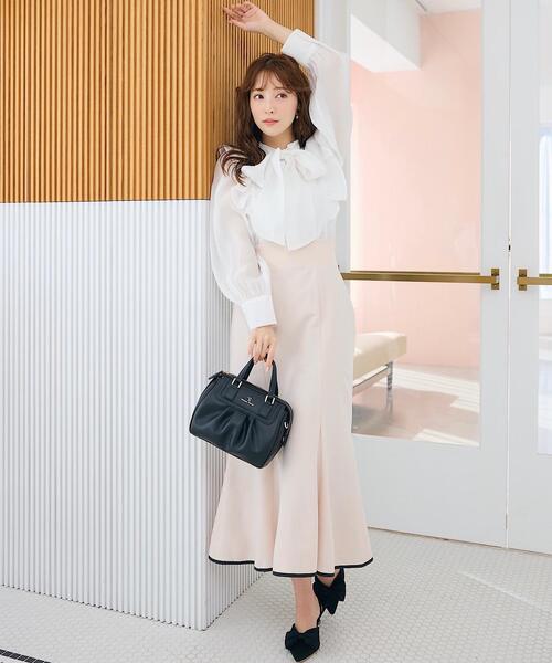 SWINGLE（スウィングル）の「パイピングヘム美シルエットマーメイドスカート（スカート・レディース・ベージュ/ネイビー/ブルー・MEDIUM/SMALL）」の17枚目の写真