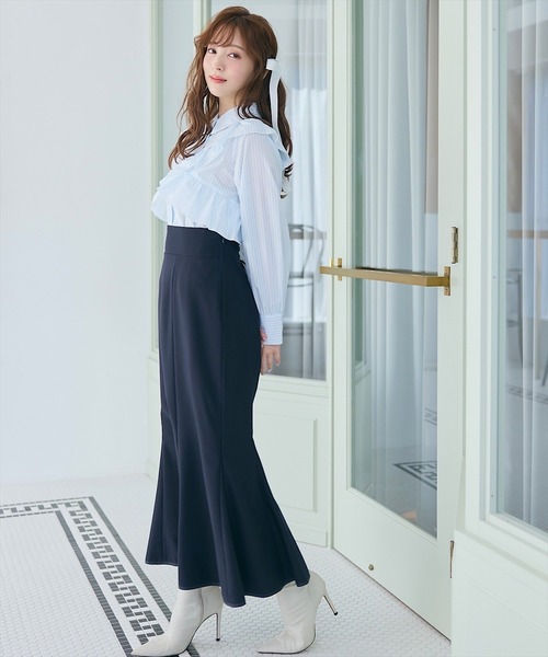 SWINGLE（スウィングル）の「パイピングヘム美シルエットマーメイドスカート（スカート・レディース・ベージュ/ネイビー/ブルー・MEDIUM/SMALL）」の2枚目の写真