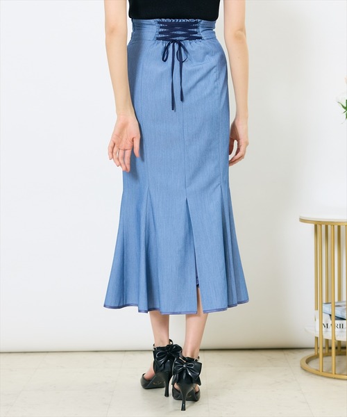 SWINGLE（スウィングル）の「パイピングヘム美シルエットマーメイドスカート（スカート・レディース・ベージュ/ネイビー/ブルー・MEDIUM/SMALL）」の5枚目の写真