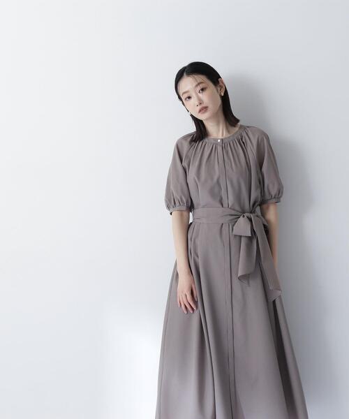 NATURAL BEAUTY BASIC(ナチュラルビューティーベーシック)の「◇シアーベルテッドギャザーワンピース(ワンピース・レディース・ブラウン/ライトグリーン/ブルー・SMALL/MEDIUM/P/S)」の2枚目の写真