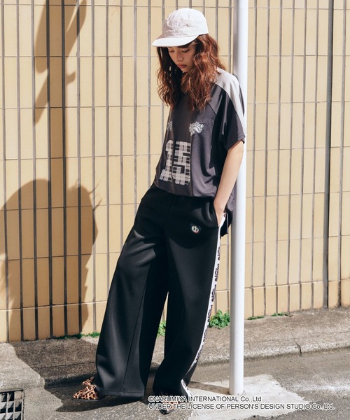 FOREVER 21（フォーエバー トゥエンティーワン）の「【ANGEL BLUE】ゲームシャツ（Tシャツ/カットソー・レディース・ナチュラル/ブルー/ブラック・FREE）」の7枚目の写真