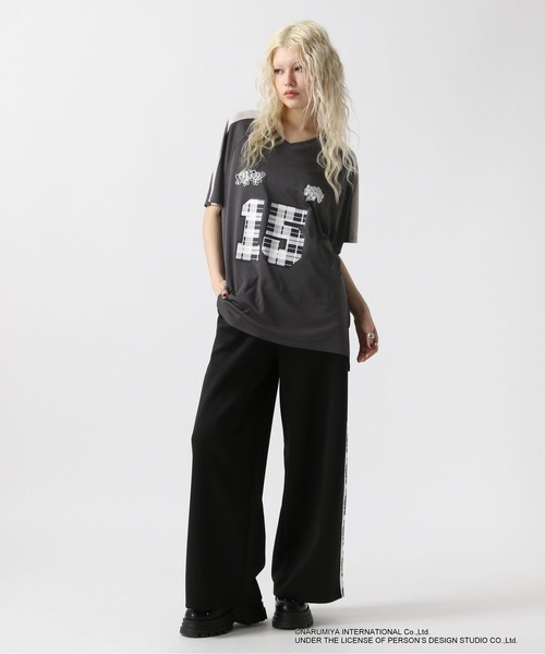 FOREVER 21（フォーエバー トゥエンティーワン）の「【ANGEL BLUE】ゲームシャツ（Tシャツ/カットソー・レディース・ナチュラル/ブルー/ブラック・FREE）」の17枚目の写真