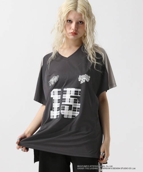 FOREVER 21（フォーエバー トゥエンティーワン）の「【ANGEL BLUE】ゲームシャツ（Tシャツ/カットソー・レディース・ナチュラル/ブルー/ブラック・FREE）」の20枚目の写真