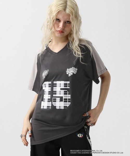 FOREVER 21（フォーエバー トゥエンティーワン）の「【ANGEL BLUE】ゲームシャツ（Tシャツ/カットソー・レディース・ナチュラル/ブルー/ブラック・FREE）」の21枚目の写真