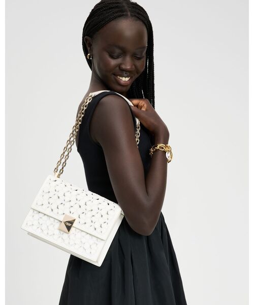 kate spade new york(ケイトスペード ニューヨーク)の「デコ アイレット チェーン ショルダー バッグ(ショルダーバッグ・レディース・ホワイト・ONESIZE)」の4枚目の写真